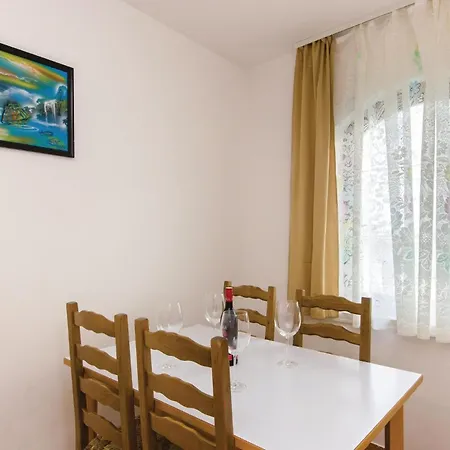 Apartment Gorgeous In Okrug Gornji *