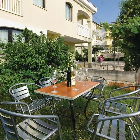 Nice Apartment In Okrug Gornji With Wifi * Traù
