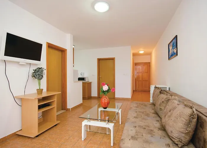 Apartment Gorgeous In Okrug Gornji